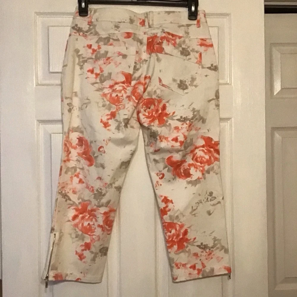 Conrad C Women's Pink Flower White Stretch Capri Pants 6 NWT